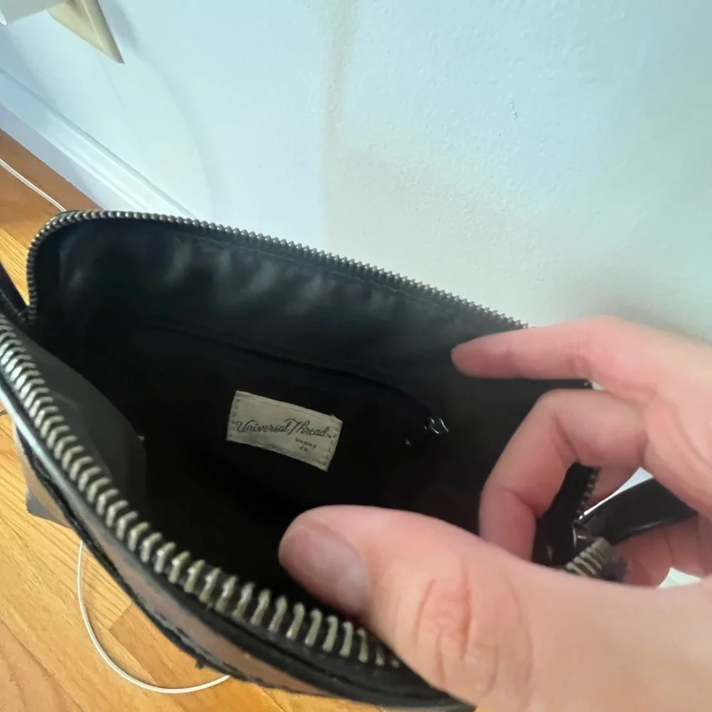 Black Target Handbag - Picture 3 of 3